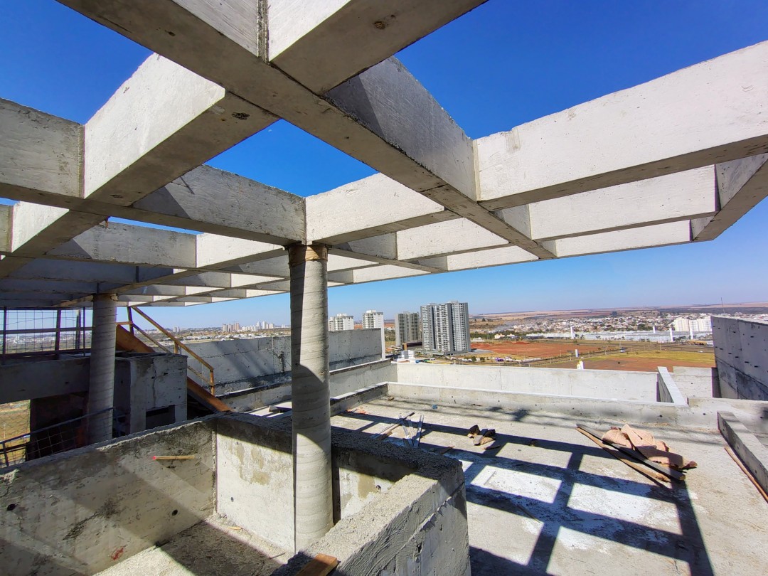 Desforma do pergolado de concreto aparente liso 21° pav.