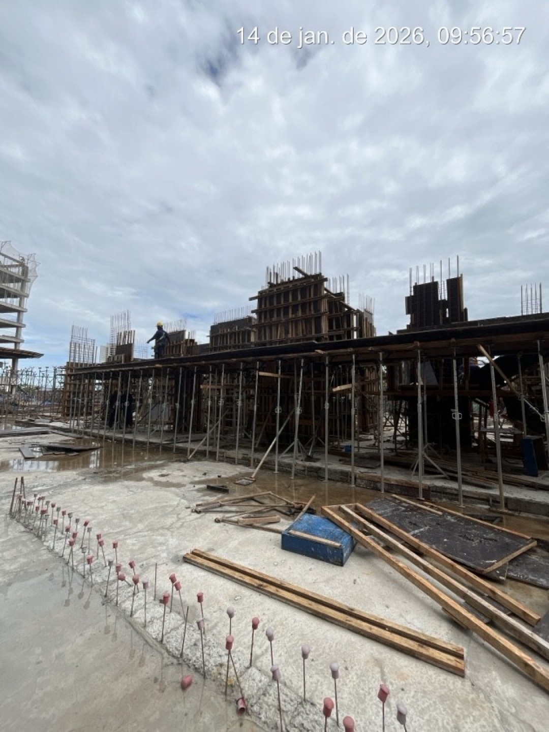 Montagem da forma das vigas do mezanino