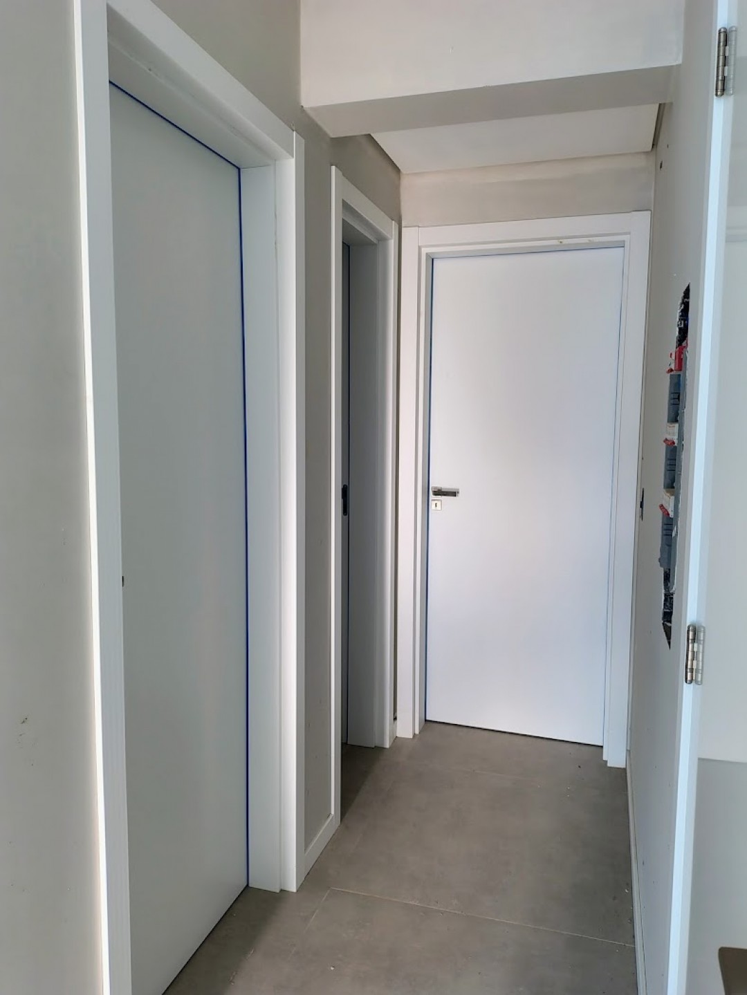 Instalação das portas de madeiras - 5° Pavimento