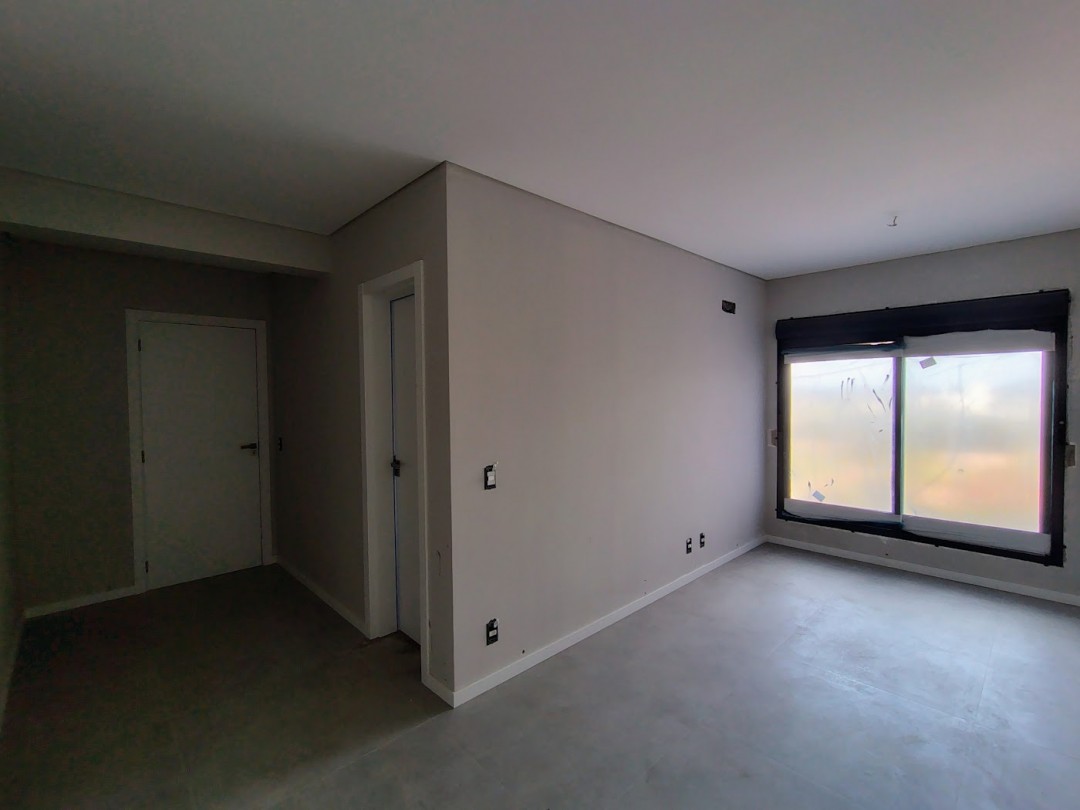 Instalação das portas de madeira e esquadrias - 5° Pavimento