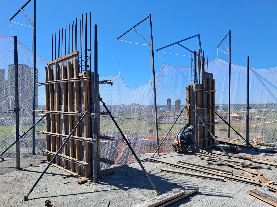 Instalação de redes de proteção de periferia