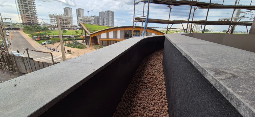 Paisagismo: colocação de argila expandida nas floreiras do 2° ao 5° pav.