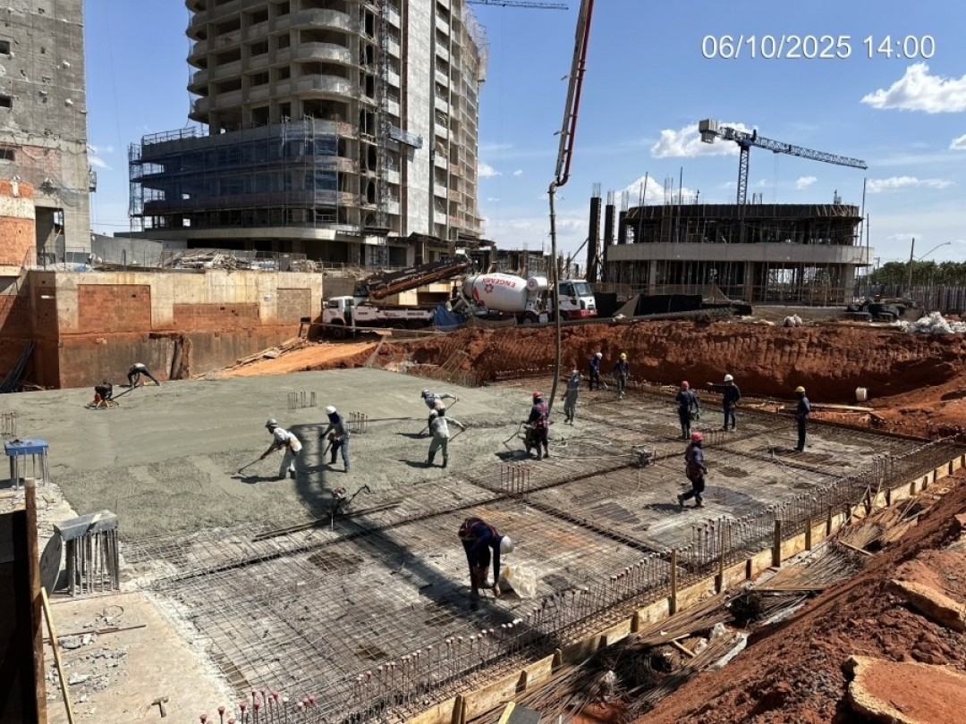 Laje em processo de concretagem 2° etapa 1SS