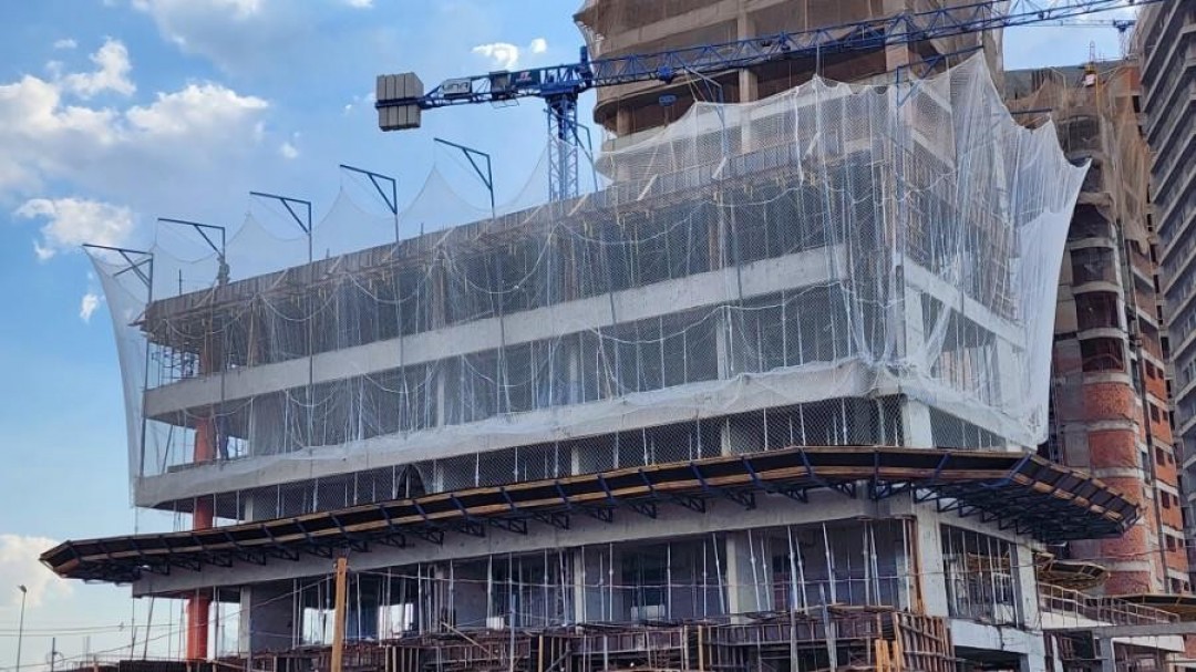 Vista geral do sistema SLQA com bandeja de proteção instalada