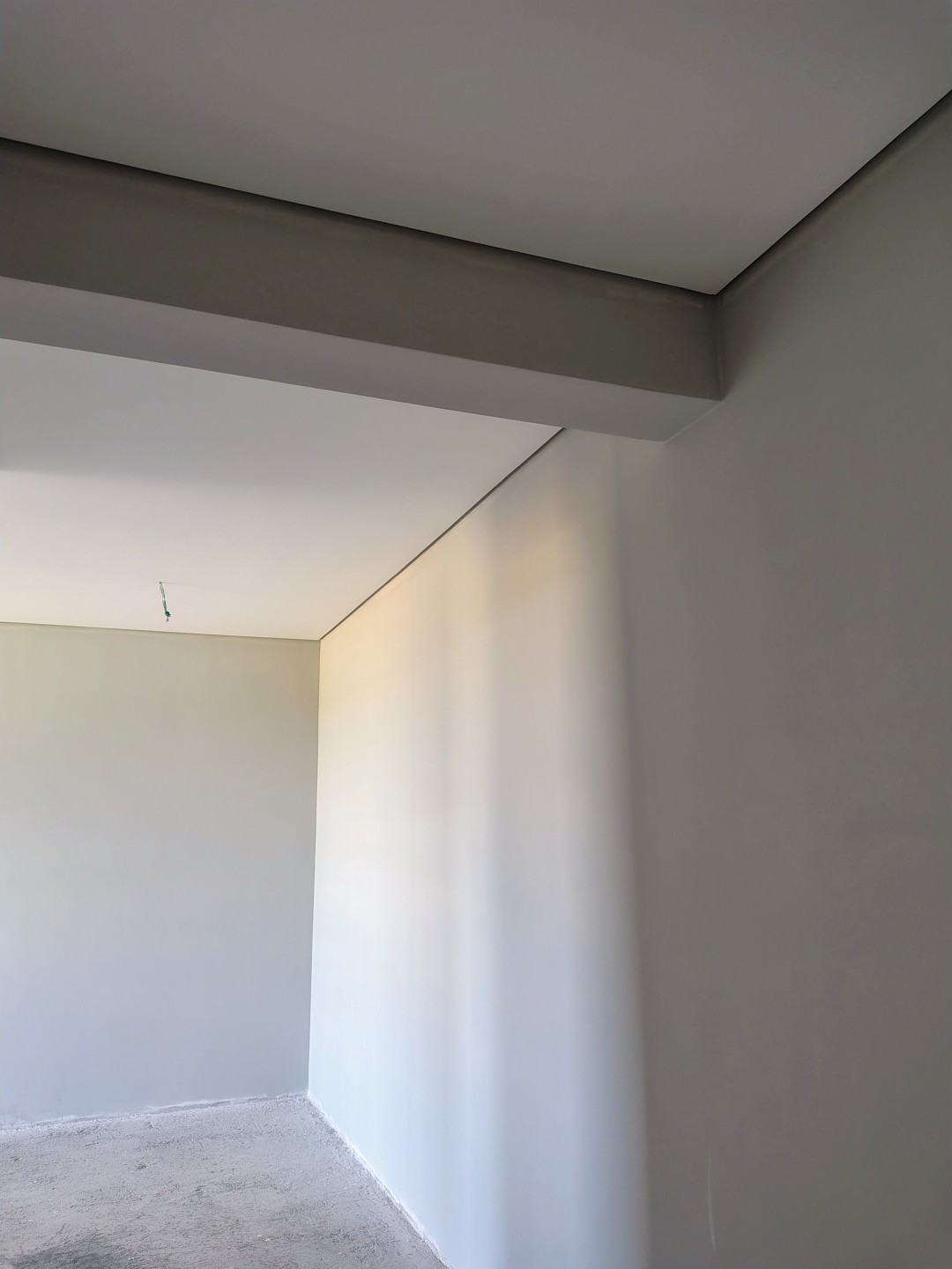 Aplicação da 1ª demão de pintura no 6° Pavimento