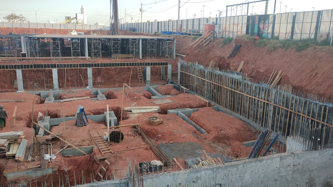 Concretagem de bloco de fundação.