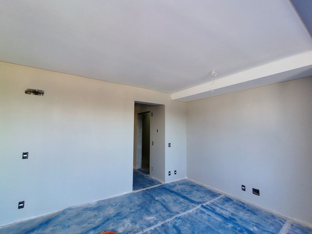 Execução da primeira demão de pintura do 2° pav.  Apto 208